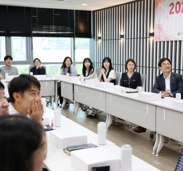 해피브릿지 발대식 및 청장님과 브라운백 미팅 관련사진3 보기