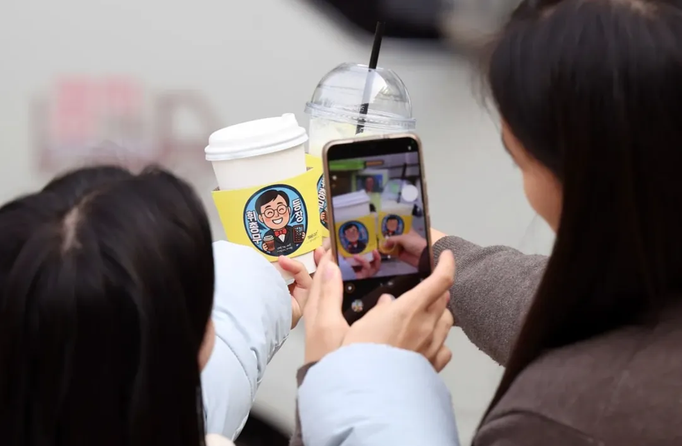 "문체부 커'휘'프린스 1호점 오픈", 직원 커피차 이벤트 관련사진2