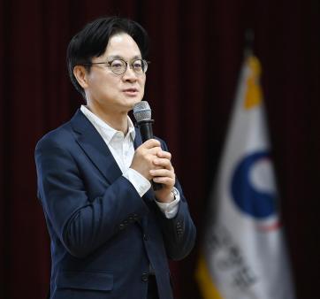 “산업통상부 : 모두의 목소리로 열어가는 새로운 시작!” 관련사진4 보기