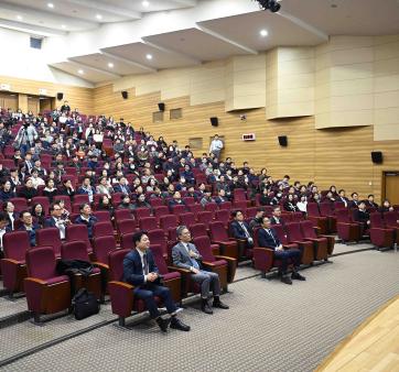 “산업통상부 : 모두의 목소리로 열어가는 새로운 시작!” 관련사진5 보기