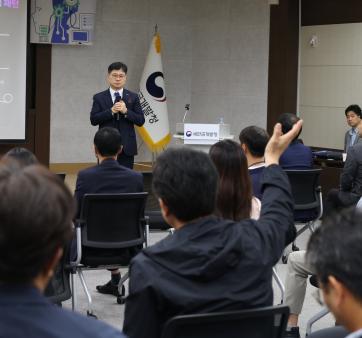 새만금개발청 AI와 함께 하는 행정역량 강화를 위해 AI 특강 실시! 관련사진4 보기